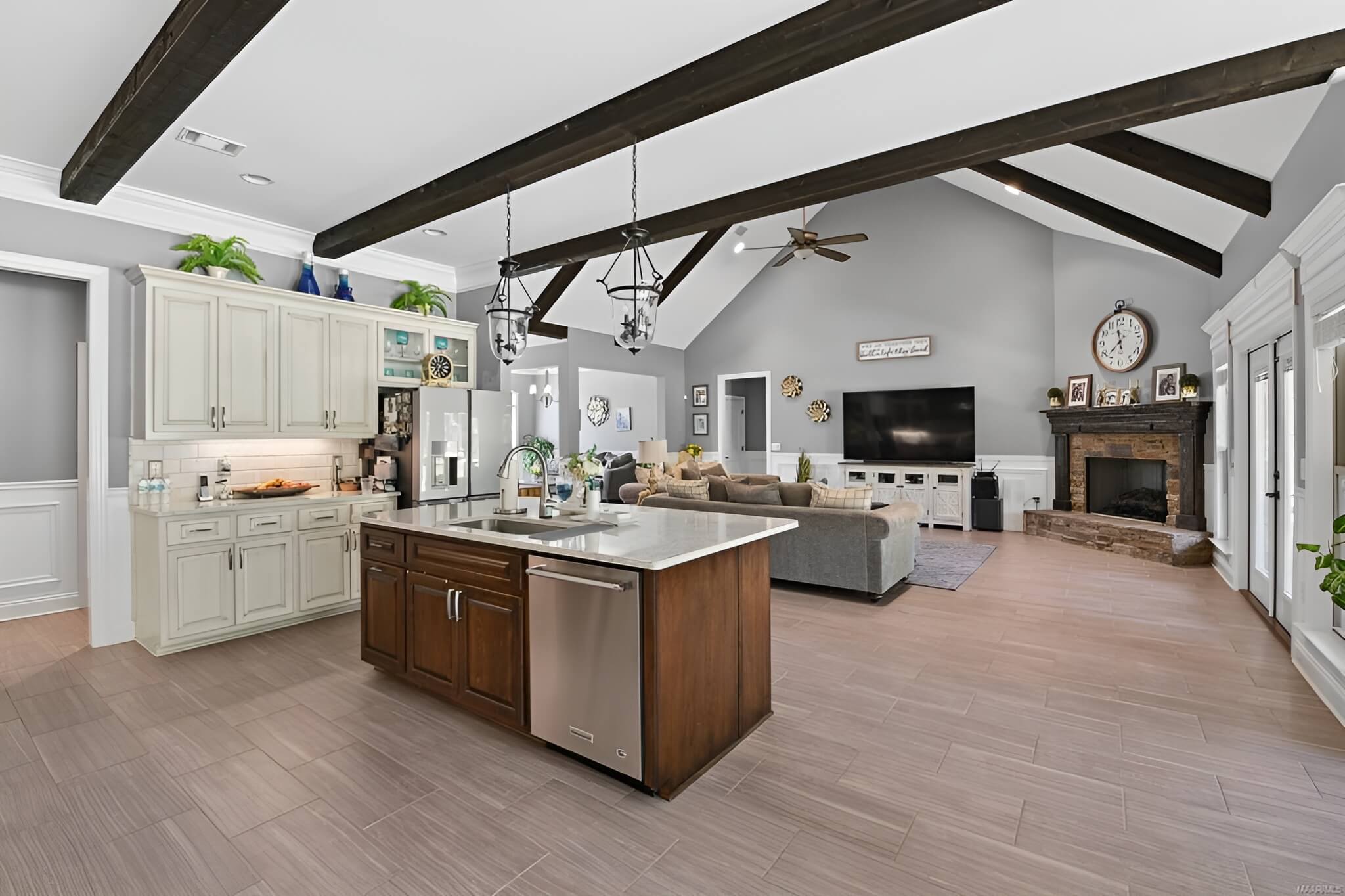 A wide shot picture of a house from the outside.